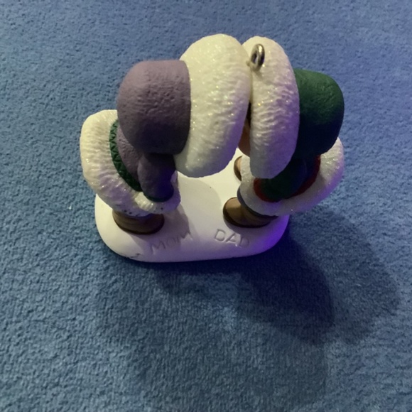 1999 Hallmark ornament, Eskimos Rubbing Noses - Picture 2 of 5